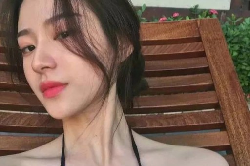 高速赶下车、洗衣服接口水、跪地服务当这些明星的员工太难了！