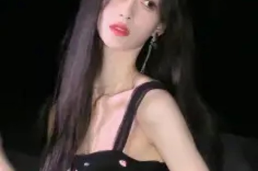 内娱清纯女星偷闯日本拍艳情片被网友当场撞破