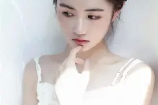 75岁的刘晓庆与网红王婆同台全程冷脸少互动被质疑是耍大牌！