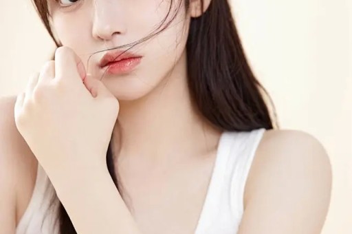 陈翔为女友庆生否认与毛晓彤交往时出轨网友：希望杨玏来保护毛晓彤